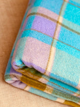 Load image into Gallery viewer, Stunning Bright Original 1970's Onehunga Woollen Mills SINGLE Wool Blanket PAIR