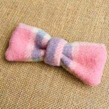 Load image into Gallery viewer, New Zealand Wool Blanket FRESH RETRO BOWS