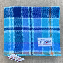 Load image into Gallery viewer, Fresh PACIFIC Love (New wool) KNEE RUG/COT