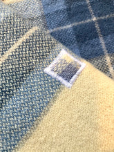 Load image into Gallery viewer, Beautiful Royal Wool KING Pure Wool Blanket. - Fresh Retro Love NZ Wool Blankets