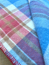Load image into Gallery viewer, Stunning thick and soft KING SINGLE NZ Wool blanket