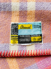 Load image into Gallery viewer, Pretty Salmons Aranui Cuddledown DOUBLE New Zealand Pure Wool Blanket.