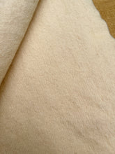 Load image into Gallery viewer, Soft Cream Onehunga Woollen Mills SINGLE Pure Wool Blanket