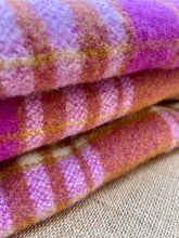 Load image into Gallery viewer, Extra Thick and Bold KING SINGLE New Zealand Wool Blanket WITH LABEL