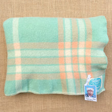 Load image into Gallery viewer, Cosy Mint KNEE/THROW New Zealand Wool Blanket