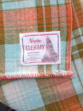 Load image into Gallery viewer, Retro Glenray LARGE SINGLE with oversize Napier Pania of the Reef label
