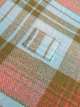 Load image into Gallery viewer, Retro Glenray LARGE SINGLE with oversize Napier Pania of the Reef label
