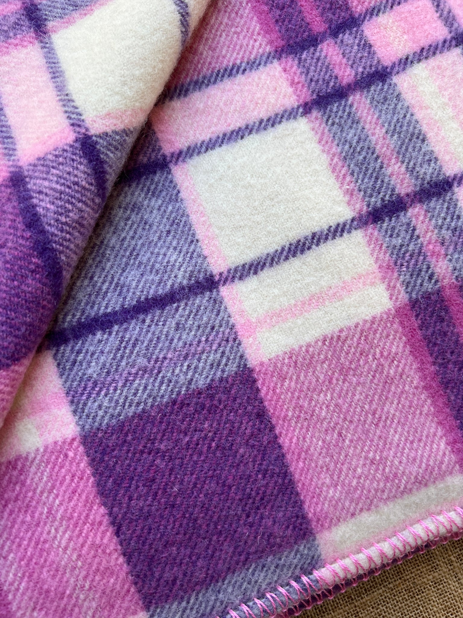 Bright Pink/Purple KING SINGLE Wool Blanket Kaiapoi Woollen Mills ...