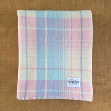 Load image into Gallery viewer, Extra thick and soft pastel SINGLE NZ wool blanket
