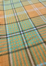 Load image into Gallery viewer, Immaculate Fresh Retro Favourite! Gold &amp; Green KING New Zealand Wool Blanket
