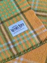 Load image into Gallery viewer, Immaculate Fresh Retro Favourite! Gold &amp; Green KING New Zealand Wool Blanket
