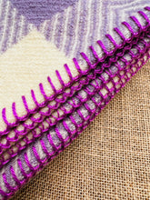Load image into Gallery viewer, Lavender &amp; Cream Twill SINGLE Daylesford NZ Wool Blanket

