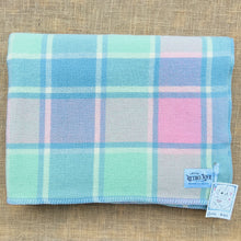 Load image into Gallery viewer, Soft Pastel Onehunga Princess DOUBLE/QUEEN Lightweight New Zealand Wool Blanket.
