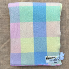 Load image into Gallery viewer, Classic and Soft Princess SINGLE Retro New Zealand Wool Blanket
