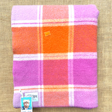 Load image into Gallery viewer, Pick of the day! Extra thick and soft vibrant SINGLE NZ wool blanket

