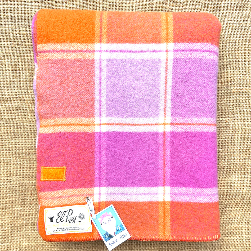 Copy of Pick of the day! Extra thick and soft vibrant SINGLE NZ wool blanket (WITH LABEL)