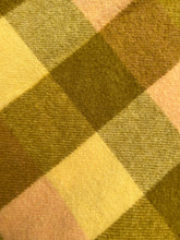 Load image into Gallery viewer, Soft Stunning SINGLE New Zealand Wool Blanket (with label)
