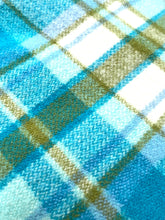 Load image into Gallery viewer, Thick and Bright KING SINGLE New Zealand Wool Blanket
