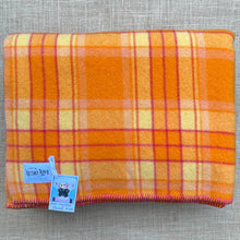 Load image into Gallery viewer, Thick and Bright  DOUBLE/QUEEN New Zealand Wool Blanket

