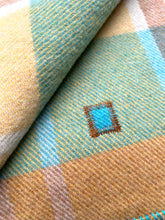 Load image into Gallery viewer, Gorgeous Australian Merino QUEEN Wool Blanket
