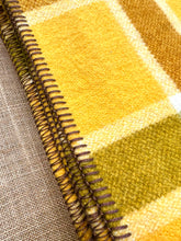 Load image into Gallery viewer, Thick Retro Golden QUEEN/KING New Zealand Wool Blanket
