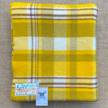 Load image into Gallery viewer, Super Thick Retro Star SINGLE New Zealand Wool Blanket
