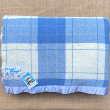 Load image into Gallery viewer, Beautiful AS NEW Dream Blanket QUEEN/KING Pure Wool Blanket.
