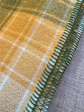 Load image into Gallery viewer, Super Fresh Retro Fav! DOUBLE/QUEEN New Zealand Pure Wool Blanket
