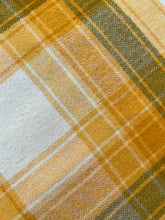 Load image into Gallery viewer, Super Fresh Retro Fav! DOUBLE/QUEEN New Zealand Pure Wool Blanket
