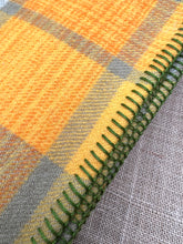 Load image into Gallery viewer, STUNNING Retro Onehunga Princess DOUBLE/QUEEN Pure Wool Blanket
