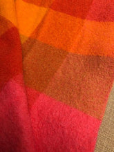 Load image into Gallery viewer, Rare Design Bright 1970&#39;s Onehunga Woollen Mills SINGLE Wool Blanket - Fresh Retro Love NZ Wool Blankets
