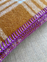 Load image into Gallery viewer, Extra Thick and Bold KING SINGLE New Zealand Wool Blanket WITH LABEL
