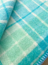 Load image into Gallery viewer, Soft &amp; Fluffy Mint KNEE/BABY Pure Wool Blanket
