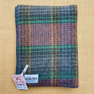 Gentlemanly KNEE/OFFICE/PRAM blanket in cool grey check colours