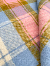 Load image into Gallery viewer, Gorgeous Check DOUBLE Pure New Zealand Wool Blanket.
