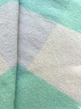 Load image into Gallery viewer, Lightweight Pastel DOUBLE/QUEEN NZ Wool Blanket
