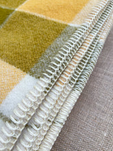 Load image into Gallery viewer, Extra Thick Super Bright Retro  SINGLE Wondawarm Pure Wool Blanket
