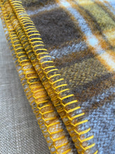 Load image into Gallery viewer, Extra Thick and Fluffy Poppa Styles SINGLE Old School NZ Wool Blanket

