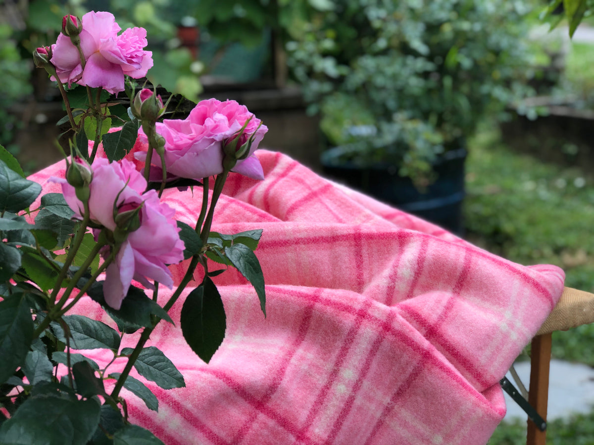 Brightest Pink KING SINGLE Wool Blanket So beautiful! Fresh Retro Love