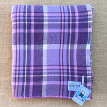 Load image into Gallery viewer, Vintage Check SINGLE New Zealand Wool Blanket
