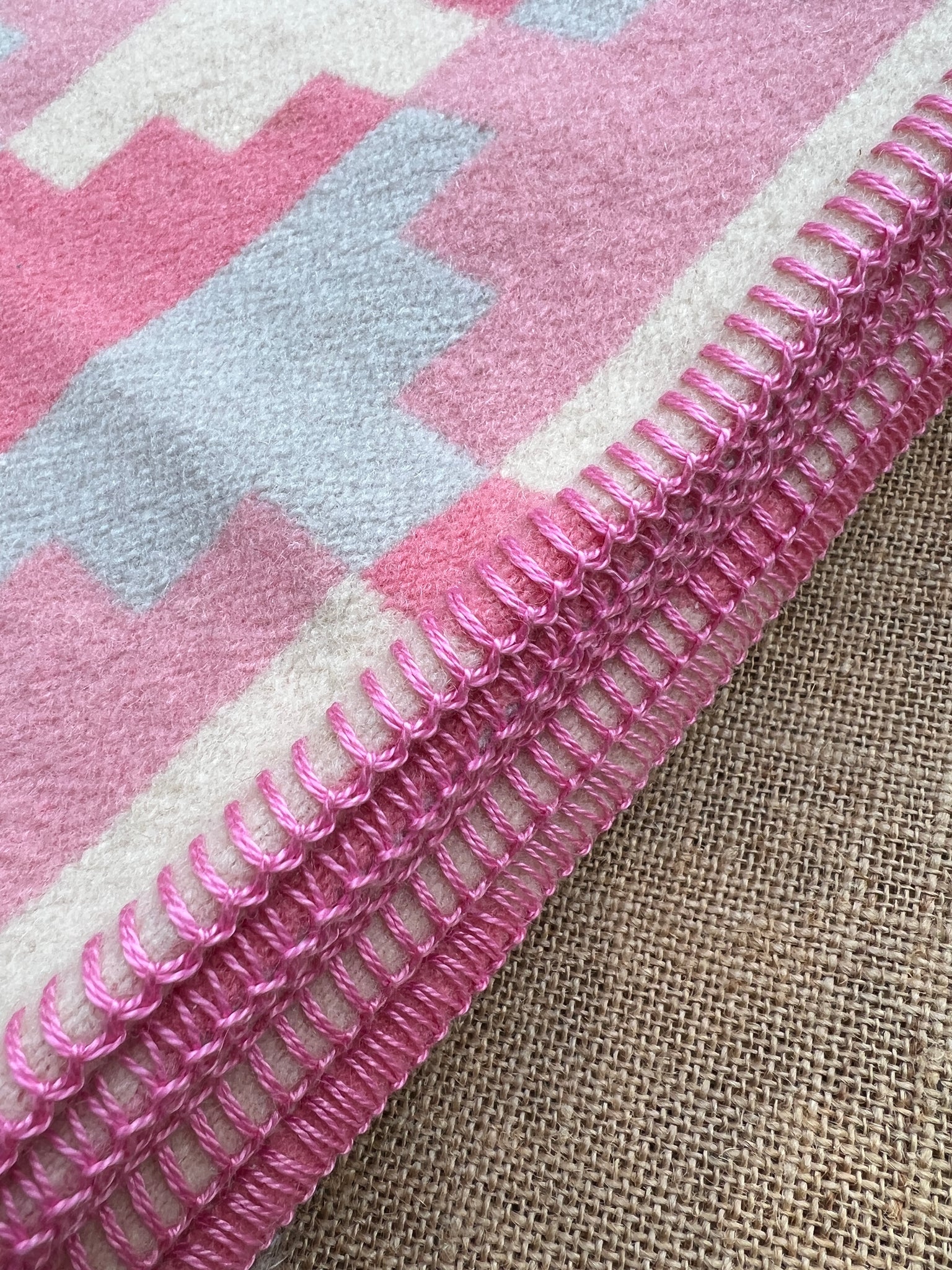 Manatunga Rug Collectible Manatunga New Zealand Wool Rug. Hard to find. *Flawed ...