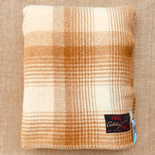 Load image into Gallery viewer, Robinwul of Canterbury Caramel Browns SINGLE New Zealand Wool Blanket
