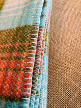 Load image into Gallery viewer, Retro Glenray SINGLE with oversize Napier Pania of the Reef label - Fresh Retro Love NZ Wool Blankets
