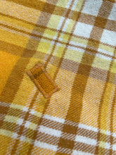 Load image into Gallery viewer, Gold Retro Lightweight QUEEN/KING NZ Wool *Bargain Blanket*
