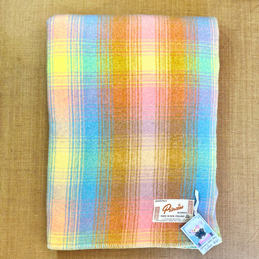 Multicolor Double Winter Woolen Blankets, Size: Singe, Packaging