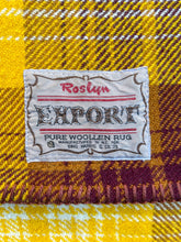 Load image into Gallery viewer, Vintage Roslyn Export THROW/KNEE RUG New Zealand Wool Blanket
