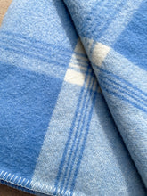 Load image into Gallery viewer, Blue &amp; Cream Extra Thick with Unique Edge SINGLE NZ Wool Blanket

