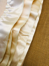 Load image into Gallery viewer, Beautiful Blush KING SINGLE Australian Wool Onkaparinga Blanket. - Fresh Retro Love NZ Wool Blankets
